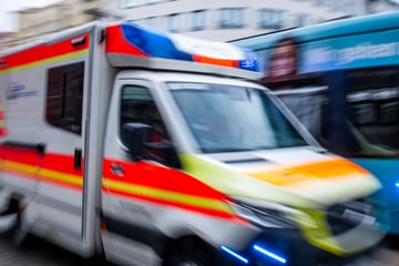 Messerattacke: Auf Fahrgast eingestochen: Mann nach Messerattacke in Psychiatrie gebracht