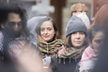 Berlin: Linksradikale ziehen gegen Elif Eralp auf die Straße - Emde mittendrin