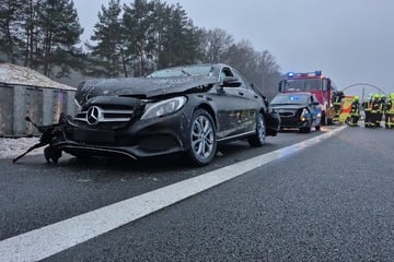 Unfall A: Massencrash auf der A10: 20 Fahrzeuge kollidieren!