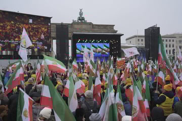 Berlin: Brandenburger Tor leuchtet als Zeichen der Solidarität mit Iran-Protesten