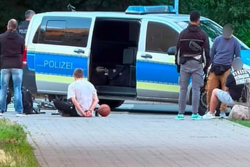 Messer-Alarm auf Spielplatz: Polizei rückt mit Großaufgebot an