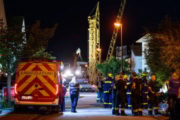 Baukran droht in Wohngebiet zu stürzen: 13 Häuser in Mainz evakuiert