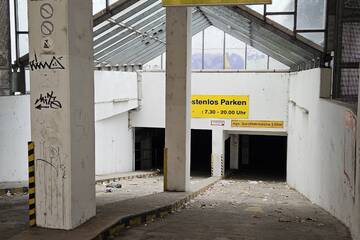 Leipzig: Diebstahl aus Leipziger Tiefgarage: Polizei fahndet nach braunem Opel