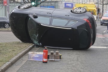 Medizinischer Notfall? Audi kippt am "Nürnberger Ei" um