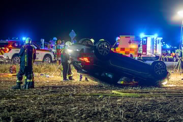 Schwerer Unfall an Kreuzung: Drei Rettungshubschrauber im Einsatz!