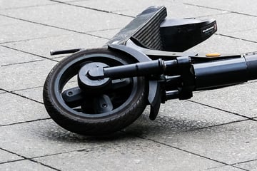 19-jährige E-Scooter-Fahrerin von Auto erfasst und schwer verletzt
