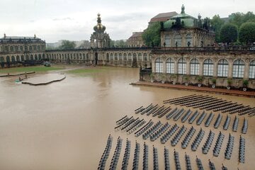Heute vor 24 Jahren: Als die Elbe Rekordstände erreichte - Das Jahrhunderthochwasser 2002 in Dresden