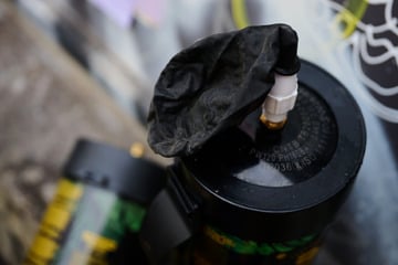 Frankfurt: Bundesweit erste Großrazzia gegen Lachgas in Frankfurt: Polizei kontrolliert zeitgleich neun Kioske