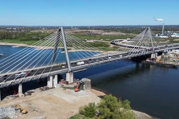 Unfall A1: Herabfallende Eisstücke und Unfälle: Leverkusener A1-Brücke nach Sperrung wieder freigegeben