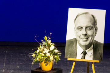 Dresden: Trauerfeier für Ex-Intendanten im Schauspielhaus: Bewegender Abschied von Dieter Görne