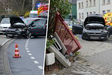 In Einfahrt gedonnert: Seniorin fährt Opel und Metalltor zu Bruch