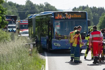 13 Verletzte bei Unfall mit vollbesetztem Schulbus