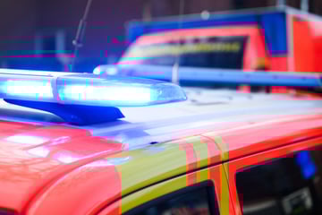 München: Dramatische Szenen: Mann klettert auf Strommast und fängt Feuer