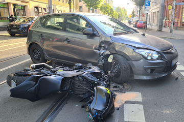21-Jähriger ohne Führerschein missachtet Vorfahrt: Biker (32) schwer verletzt