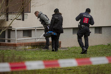 Maskierte greifen mit Axt und Totschlägern zwei Rechtsextreme in Erfurt an