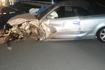 Audi und Opel prallen frontal zusammen: Mann stirbt noch an Ort und Stelle