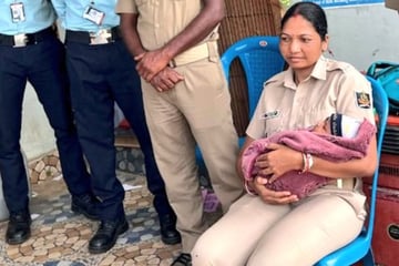 Baby lässt sich während Prüfung nicht beruhigen: Was Polizistin dann tut, berührt so viele Herzen