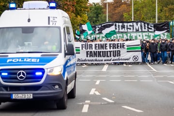 Protest im "Feindesland": Hunderte Fans gehen auf die Barrikaden