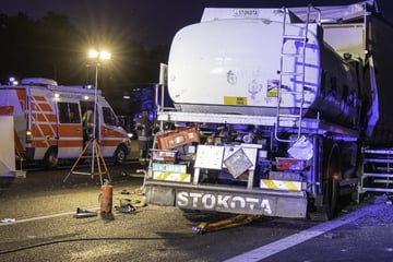 Unfall A3: Tanklastzug kracht in Stauende: Fahrer (†51) tödlich verletzt in Führerhaus eingeklemmt