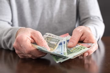 Dresden: Bank sei Dank: Senior vor Betrug bewahrt