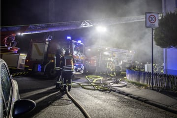 Feuer im Souterrain: Frau schwer verletzt, Mehrfamilienhaus unbewohnbar