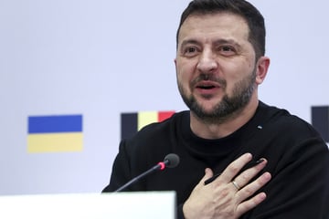 European leaders rally to Zelensky's side after Trump debacle