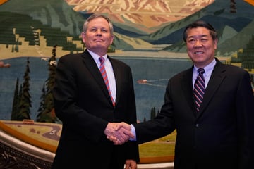 Pro-Trump Senator Steve Daines meets with Chinese premier for high-level negotiations