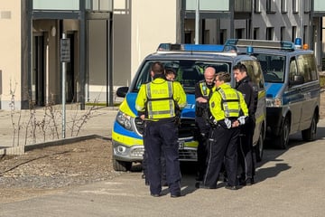 Streit um Geld eskaliert: 21-Jähriger am helllichten Tag mit Waffe bedroht und verschleppt