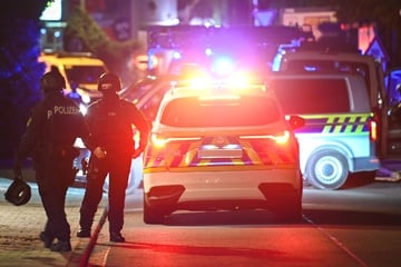 Senior attackiert seine Frau und bedroht sie mit Messer: SEK muss eingreifen