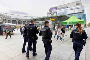 Dresden: Einsatz an der Prager Straße: Polizei gehen sechs mutmaßliche Drogendealer ins Netz