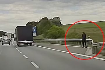 Polizei musste ihn retten: E-Scooter-Fahrer verirrt sich auf Autobahn