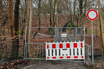 Chemnitz: Fußgängerbrücke marode: Dieser Zugang zum Chemnitzer Stadtpark ist gesperrt