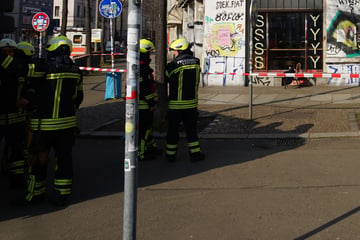 Leipzig: Durchs Schlüsselloch geschüttet: Stinkende Flüssigkeit sorgt für Einsatz im Leipziger Osten