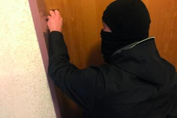 Gefährliche Methode: Einbrecher dringen mit Säure in Wohnung ein