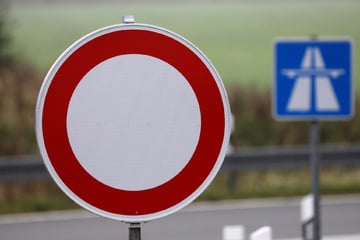 Entlaufener Hund spaziert über die A3 und sorgt für Vollsperrung