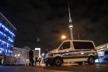 Berlin: Messerstiche am Alexanderplatz: 56-Jähriger schwer verletzt