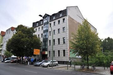 Berlin: Ekel-Aktion an ehemaligem Hostel: Bauarbeiter mit Urin übergossen