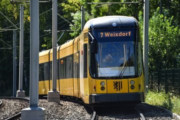 Dresden: Mann zeigt Nazi-Gruß in Dresdner Straßenbahn und schlägt Frau!