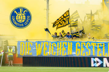Aus der Traum von der 3. Liga: Pyro-Empfang für Lok Leipzig nach Aufstiegspleite