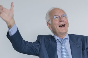 Harald Schmidt hat seinen Jaguar verschenkt: "Junge, hier ist meine Bahncard"