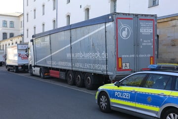 Dresden: Per GPS-Tracker: Polizei findet geklauten Hackschnitzel-Laster in Dresden
