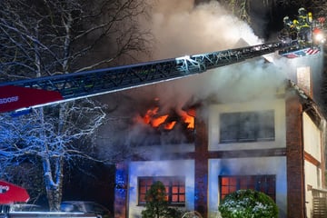 Mann stirbt bei Flammen-Inferno in Einfamilienhaus
