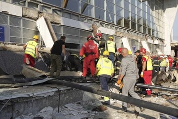 Bahnhofsvordach stürzt ein: Zahl der Todesopfer steigt