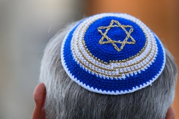 Antisemitischer Vorfall vor Synagoge: Staatsschutz ermittelt - war es ein Lieferbote?