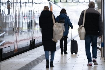 Dresden: 17-Jähriger wird am Dresdner Hauptbahnhof geweckt, dann eskaliert die Situation