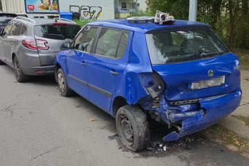 Auffahrunfall in Chemnitz: Audi-Fahrerin schiebt vier Autos zusammen