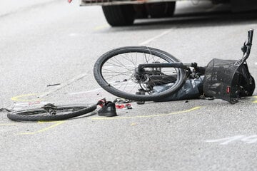 Beim Überholen zusammengestoßen: Radfahrer in Halberstädter Straße schwer verletzt