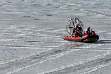 Eiskalte Gefahr: Drei Menschen am Eibsee eingebrochen