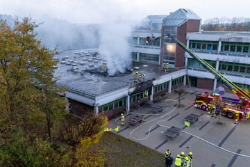 Chemietrakt in Flammen: Warnung an Bevölkerung
