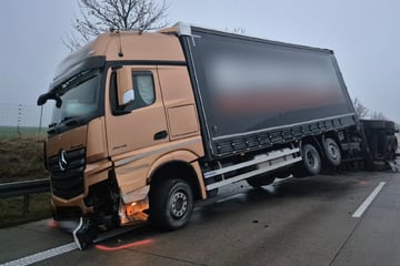 Sekundenschlaf führt zu Unfall auf der A36: Lastwagen rauscht in Leitplanke!